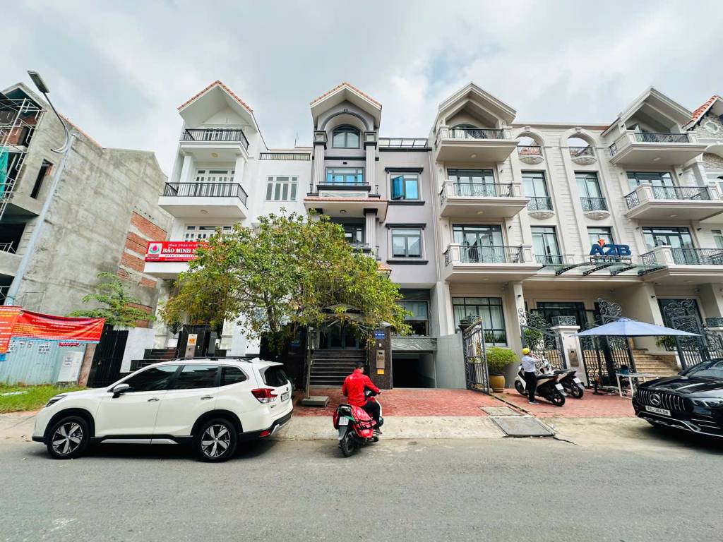 Biệt Thự Mặt Tiền Số 24B, Đường Số 6, Khu Him Lam, Quận 7 – Giá 35 Tỷ